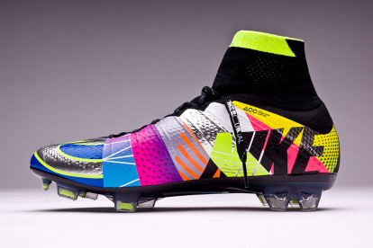 Nike Junior Phantom Venom Academy IC . Amazon.com