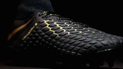 nike hypervenom negras y doradas