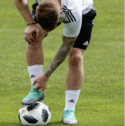 Marco Reus con botas sin cordones 