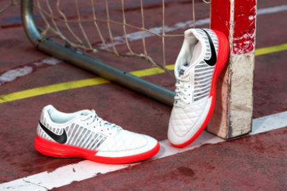 TOP 5 Mejores zapatillas de futsal de gama alta - Blogs - Tienda de fútbol  Fútbol Emotion