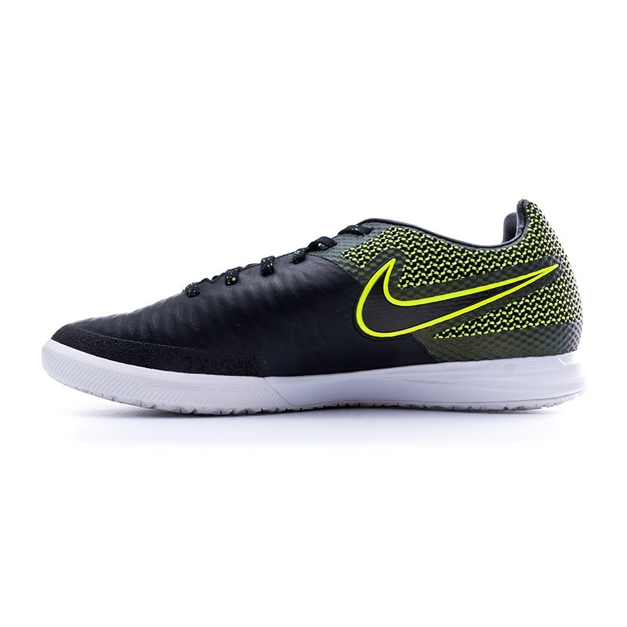 chaussure futsal magista