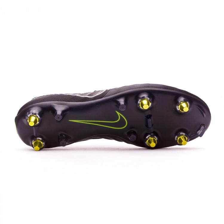 Amazon.com NIKE Tiempo Legend 7 Academy FG Soccer