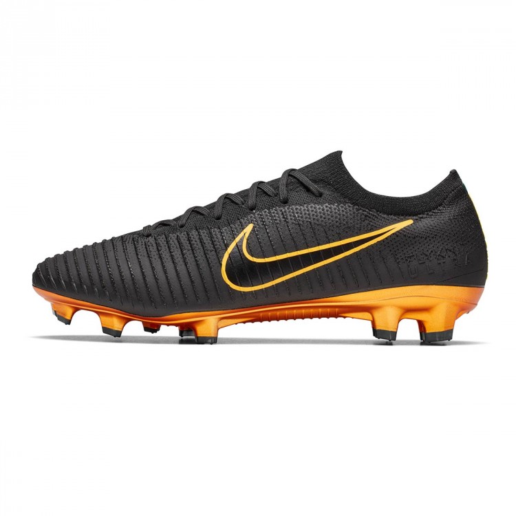 tachones nike negro con dorado