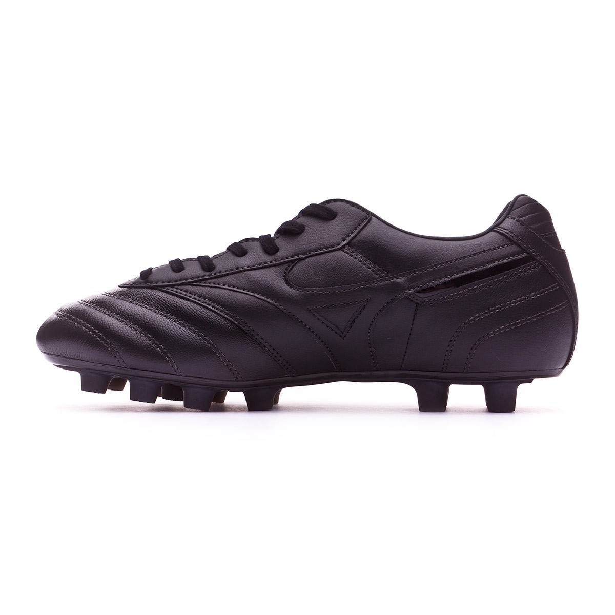 mizuno black football boots