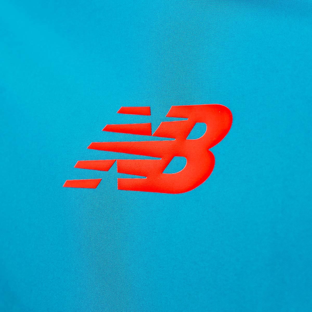 chubasquero new balance chubasquero new balance