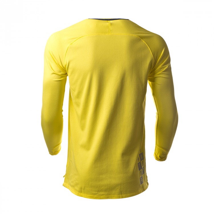 dynamic yellow shirt
