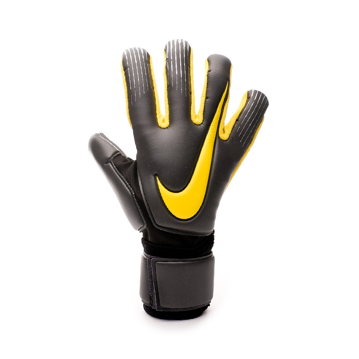 nike goalkeeper gloves 2018