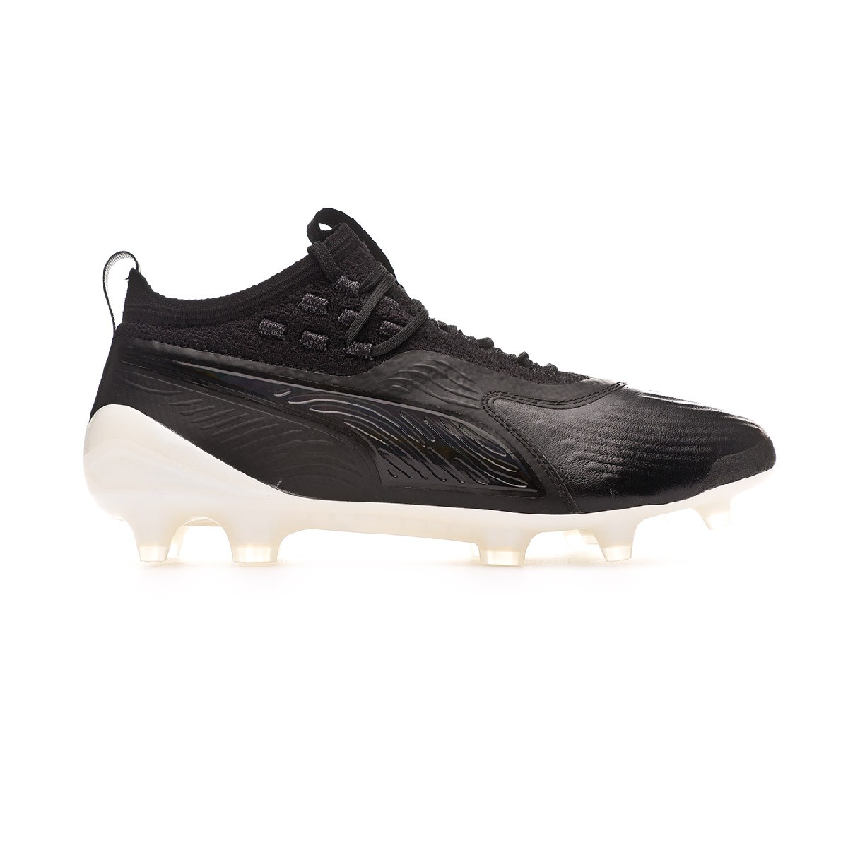 puma football boots black and white