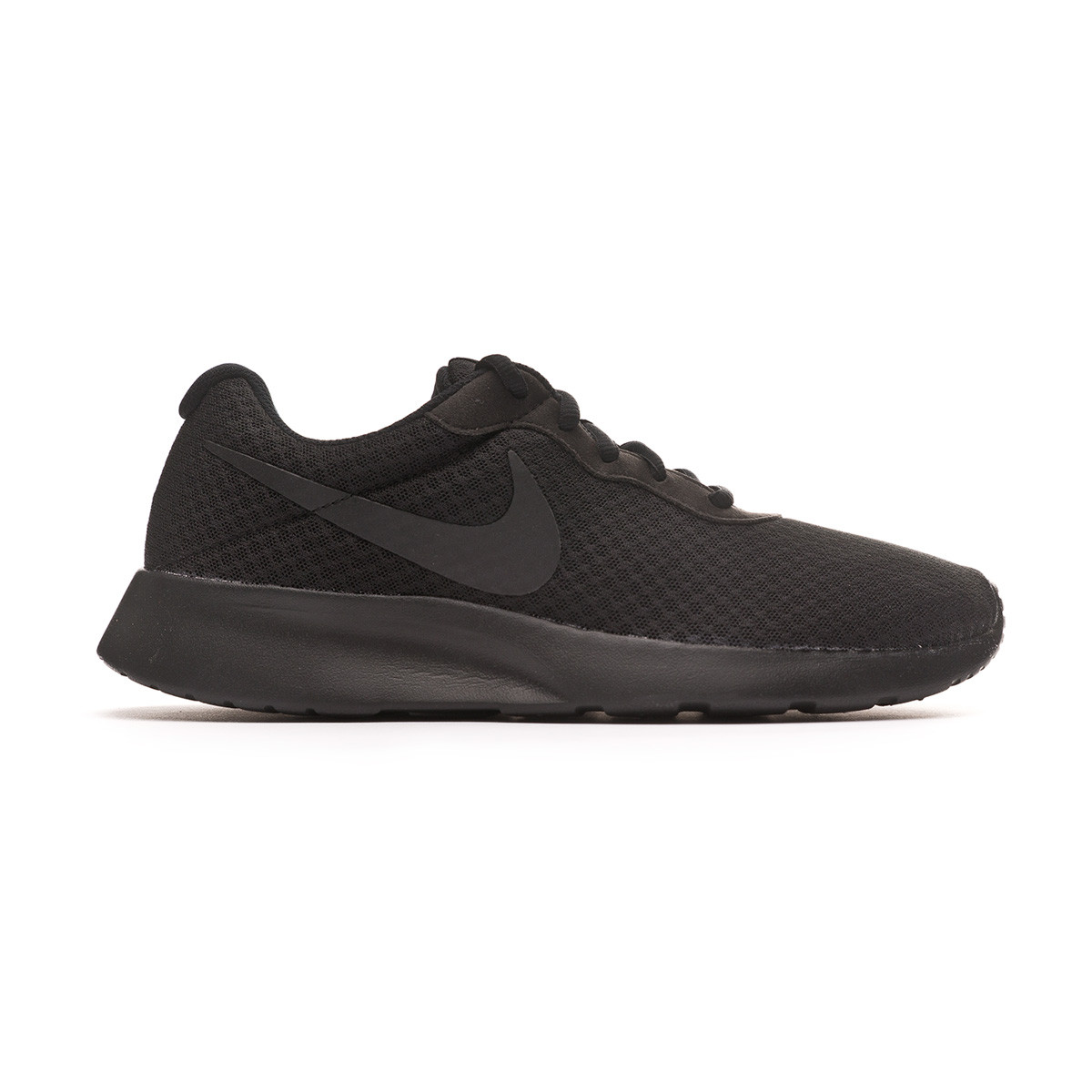black nike tanjun trainers