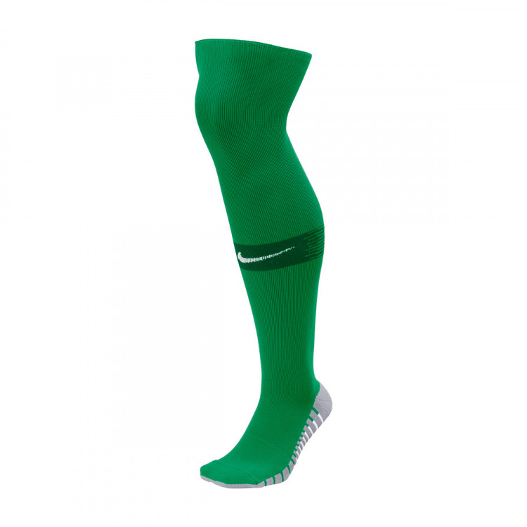 green socks nike