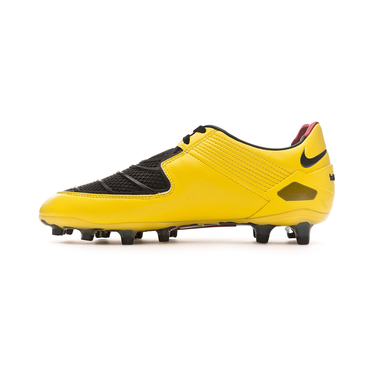 total 90 3 football boots