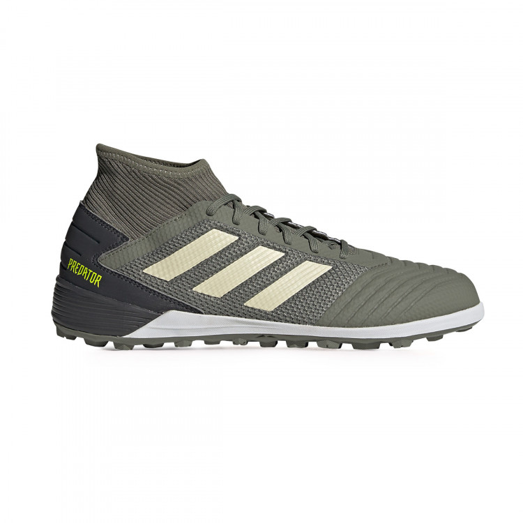 chaussure turf adidas