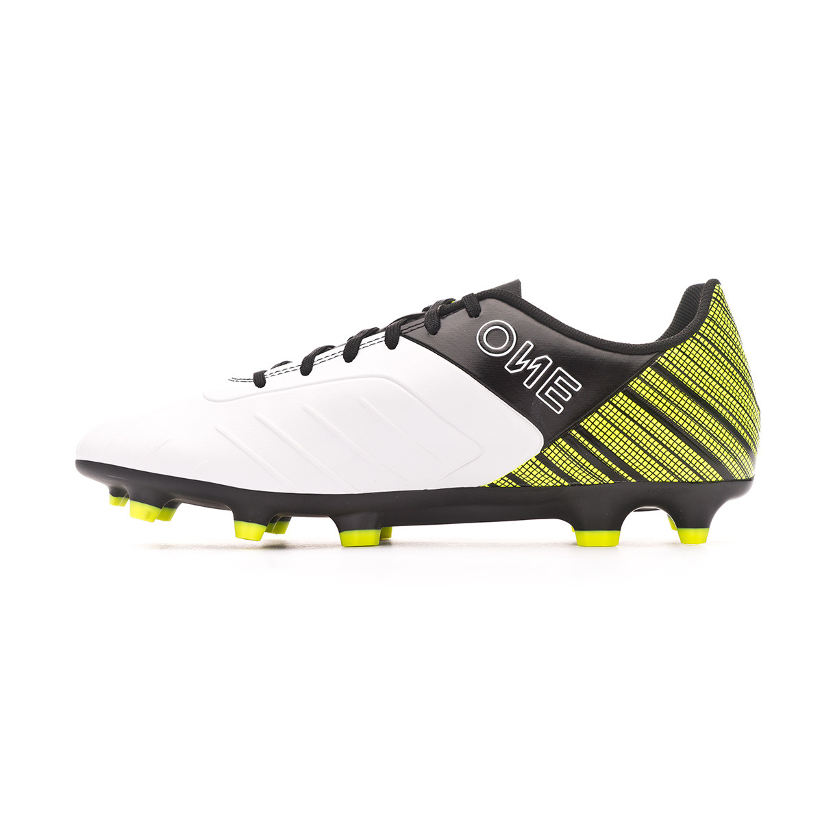 puma black and white football boots