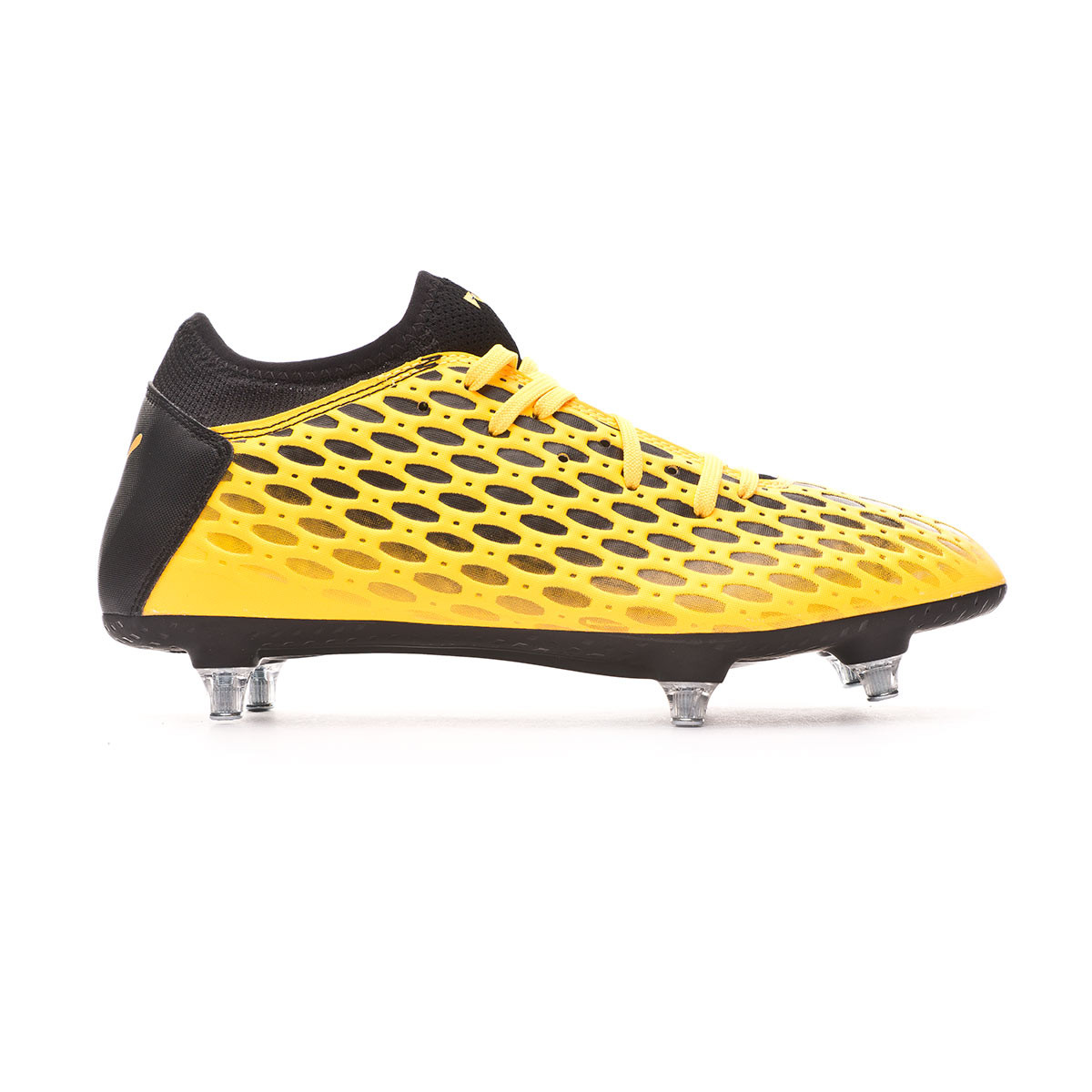 puma black football shoes