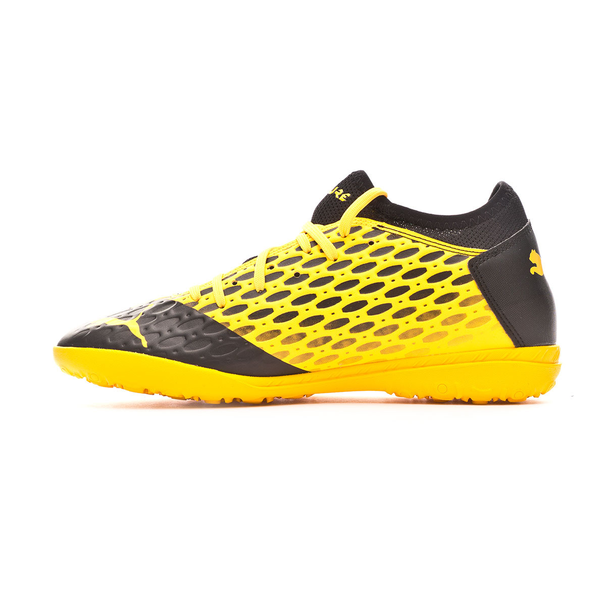 puma black and yellow sports shoes