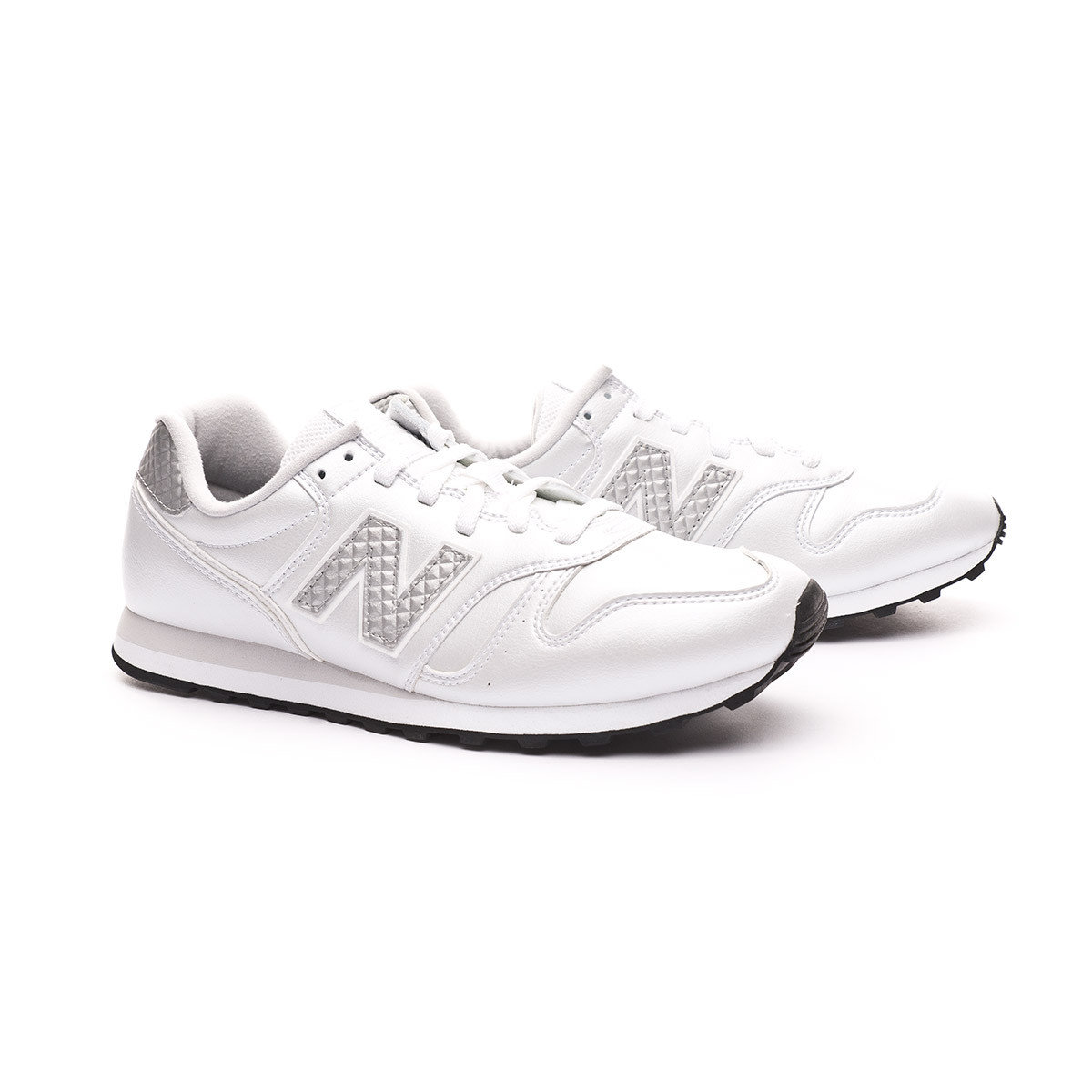 all white new balance trainers
