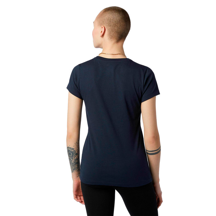 camiseta-new-balance-essentials-stacked-logo-mujer-dark-marine-1.jpg