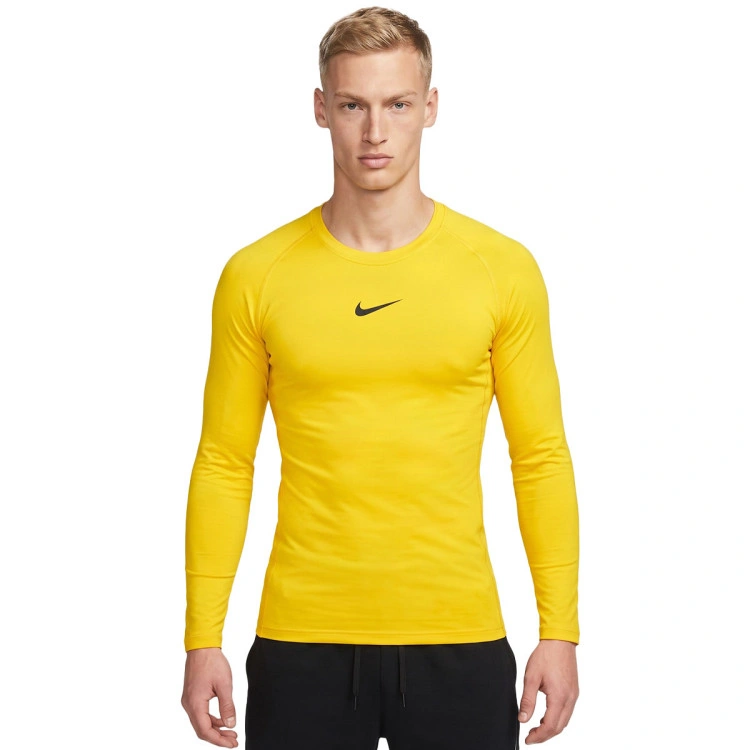 camiseta-nike-termica-park-first-layer-ml-tour-yellow-2