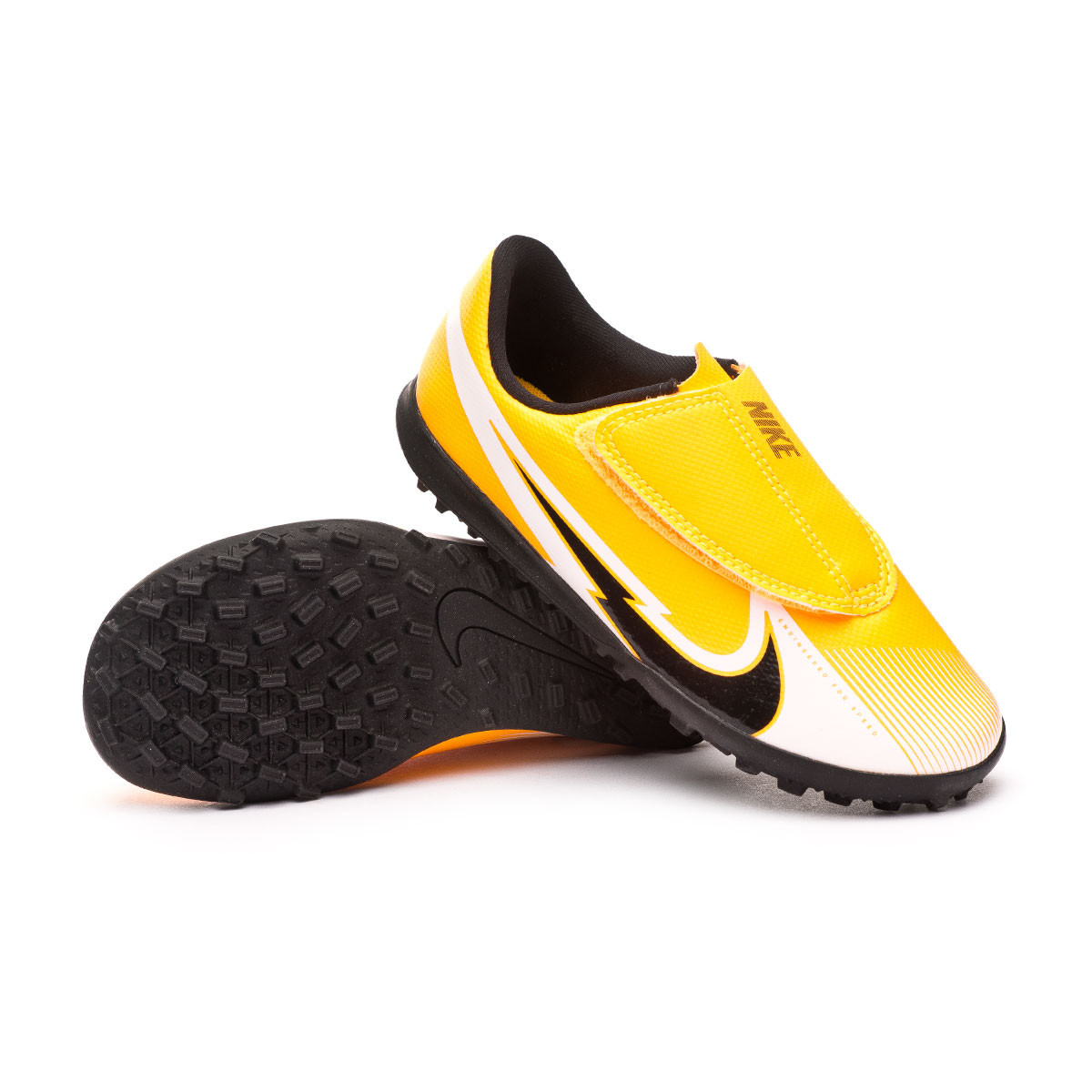 chaussure de foot nike pour enfant