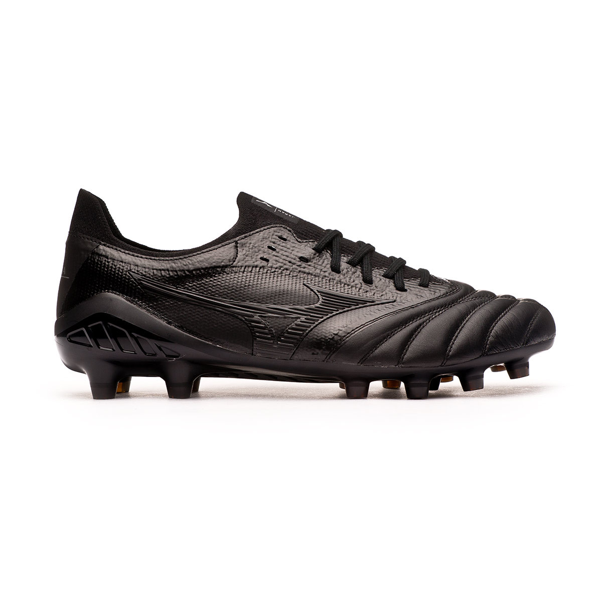mizuno black football boots