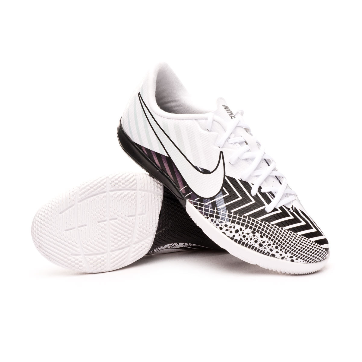 nike futsal shoes