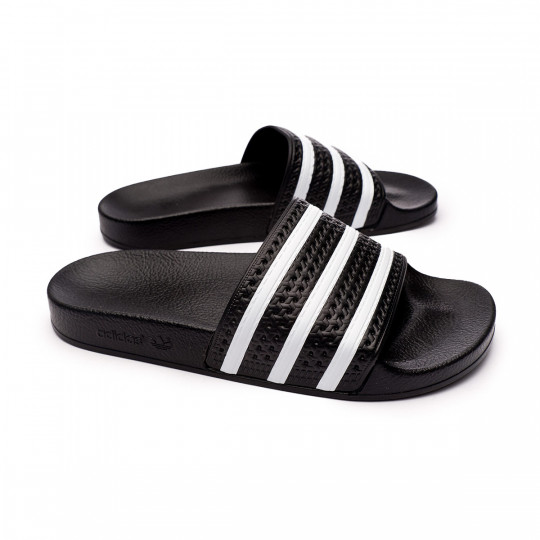 letal distorsionar Ceniza Chanclas adidas Adilette Black - Fútbol Emotion