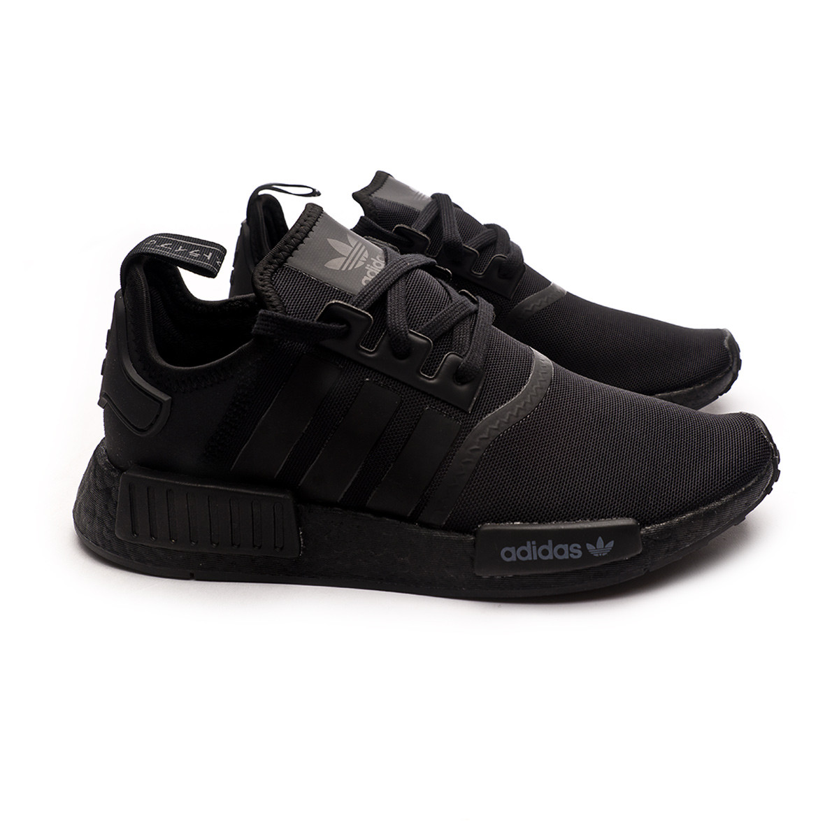 nmd black r1