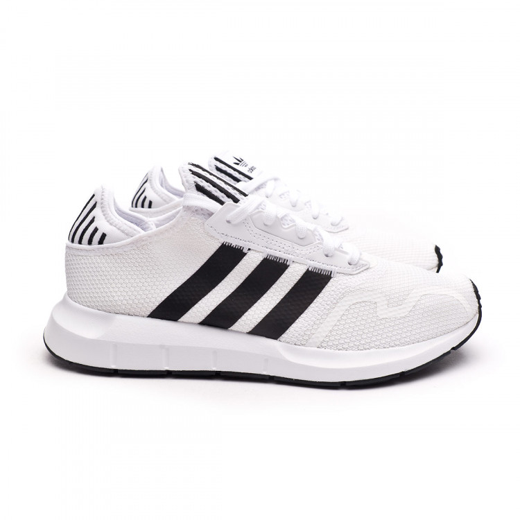 adidas swift run trainers black