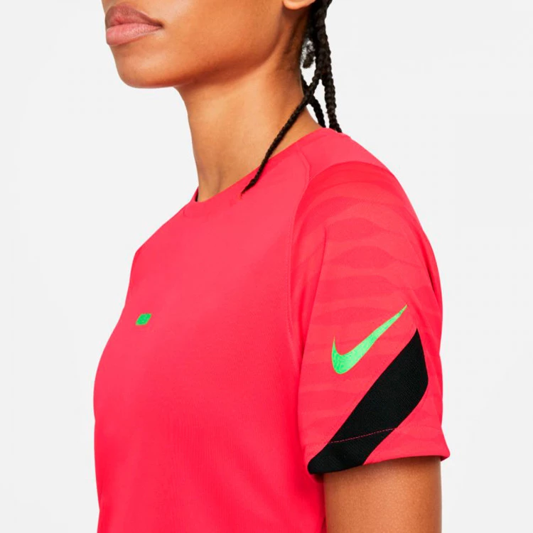 camiseta-nike-dri-fit-strike-top-ss-mujer-siren-red-black-green-strike-3