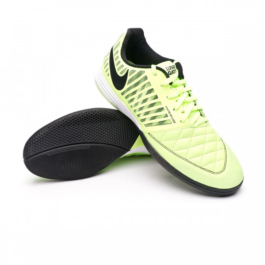 nike ghost futsal