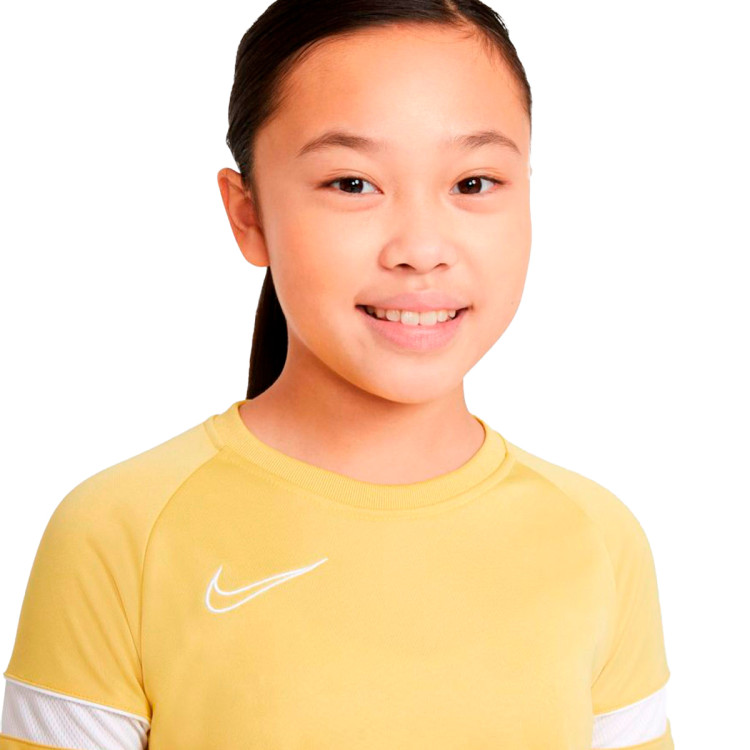 camiseta-nike-academy-21-training-mc-nino-saturn-gold-white-2.jpg