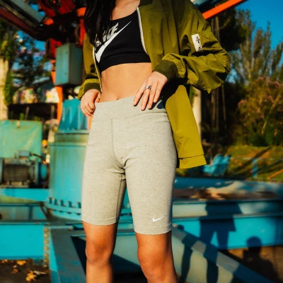 Nike Malla corta Sportswear Essential Biker Mujer — foto 5