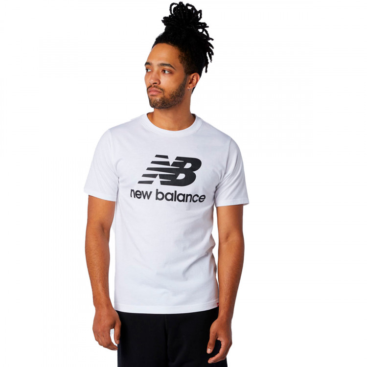 camiseta-new-balance-essentials-stacked-logo-white-0