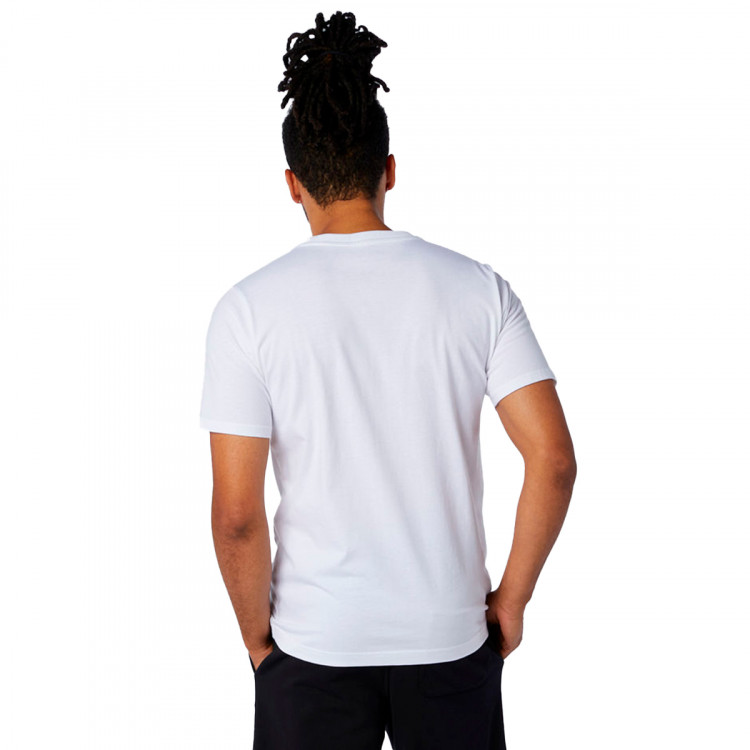 camiseta-new-balance-essentials-stacked-logo-white-1