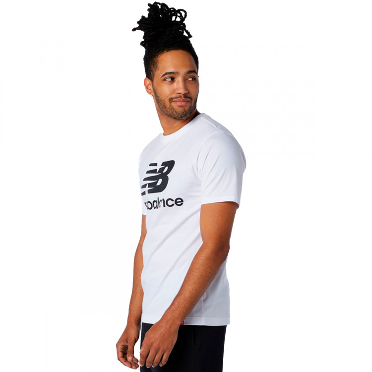 camiseta-new-balance-essentials-stacked-logo-white-2.jpg