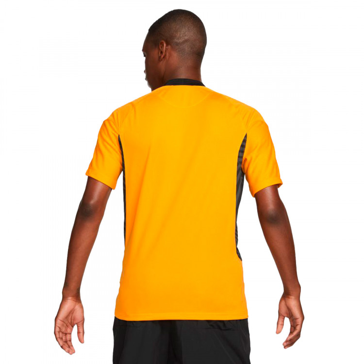 camiseta-nike-kaizer-chiefs-stadium-primera-equipacion-2021-2022-taxi-1.jpg