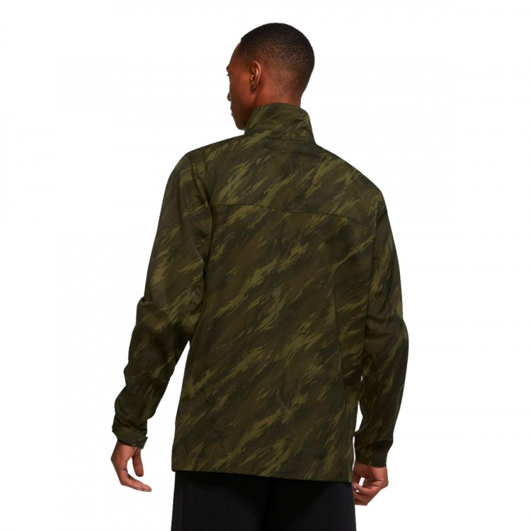 chaqueta-nike-essentials-m65-sequoia-green-strike-1.jpg