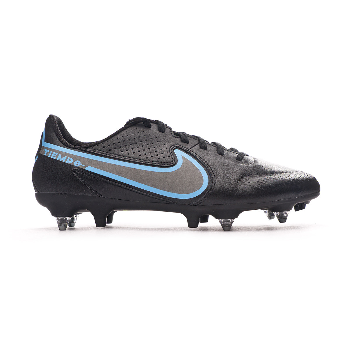 nike tiempo football trainers