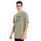 Camiseta NIKE FC Essentials Seasonal Graphic Oil Green