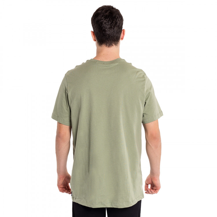 camiseta-nike-fc-essentials-seasonal-graphic-oil-green-2.jpg