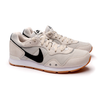 Zapatilla Nike Venture Runner Light bone-Black-Sail-Gum light brown -  Fútbol Emotion