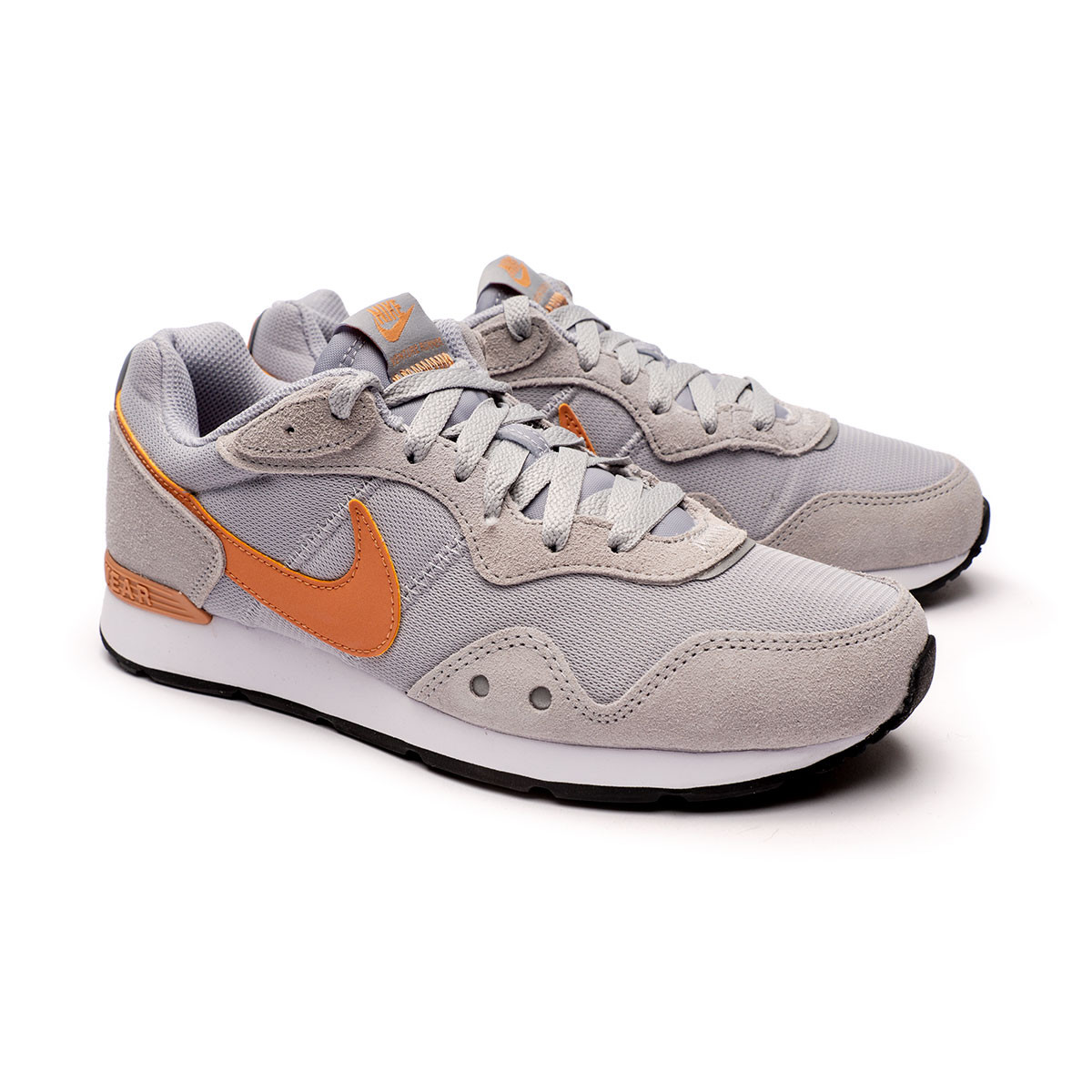Zapatilla Nike Venture Runner Wolf grey-Light cognac-White-Black - Fútbol  Emotion