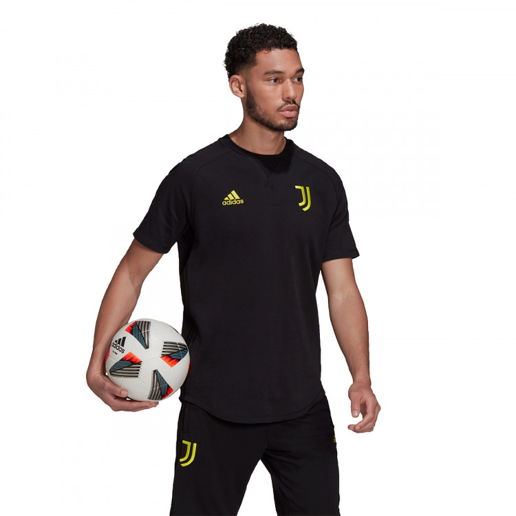 camiseta-adidas-juventus-travel-tee-2021-2022-blackacid-yellow-1.jpg