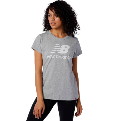 camiseta-new-balance-essentials-stacked-logo-athletic-grey-0.JPG