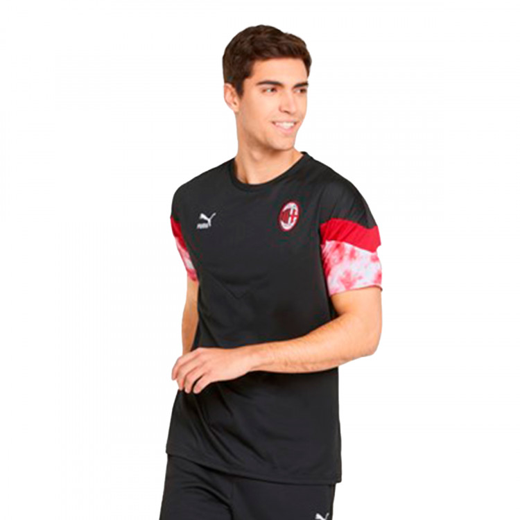 camiseta-puma-ac-milan-fanswear-2021-2022-black-tango-red-2.jpg