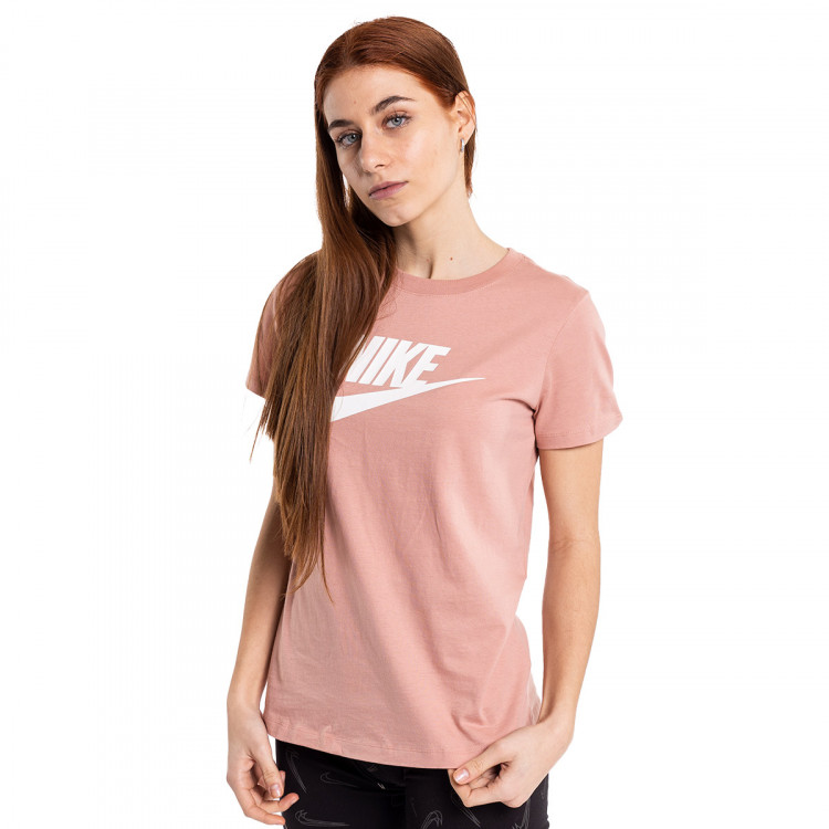camiseta-nike-tee-essentials-icon-mujer-rose-whisper-1.jpg