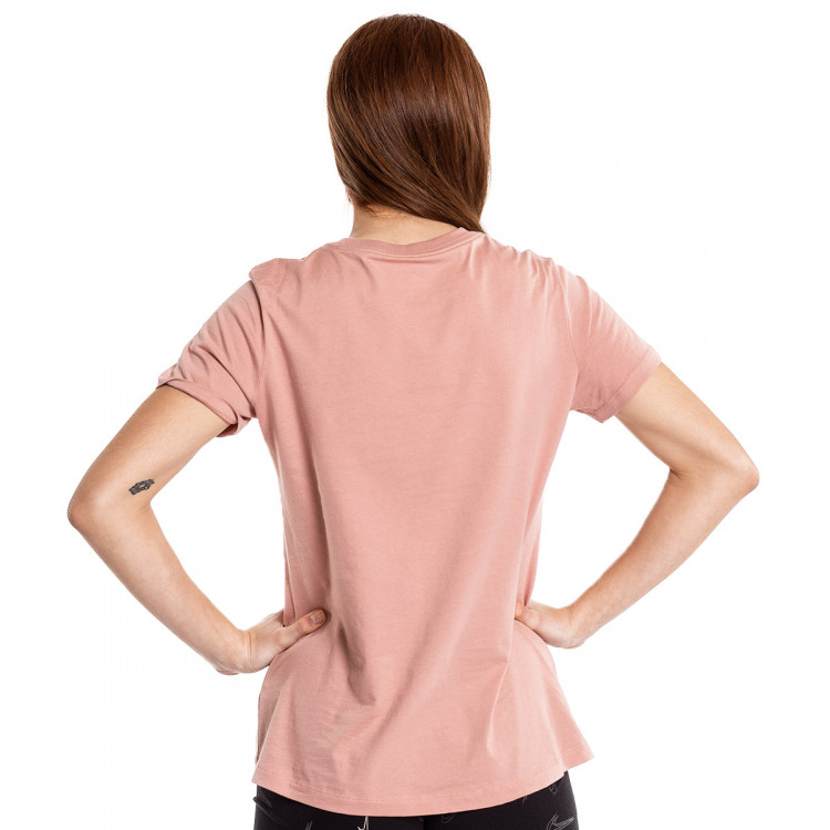 camiseta-nike-tee-essentials-icon-mujer-rose-whisper-2.jpg