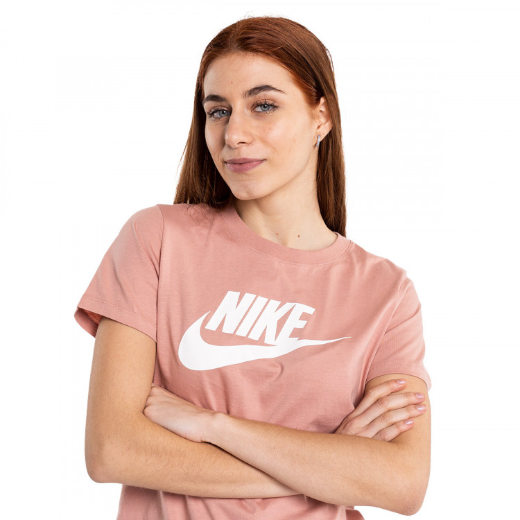 camiseta-nike-tee-essentials-icon-mujer-rose-whisper-3.jpg