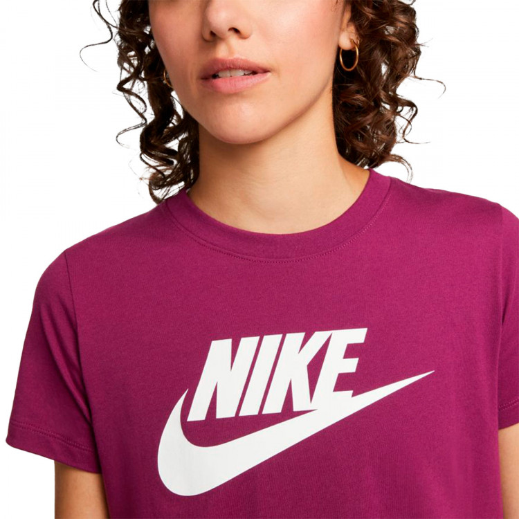 camiseta-nike-tee-essential-icon-future-mujer-sangria-2.jpg
