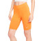 Malla Corta Sportswear Essential Biker Mujer Light Curry